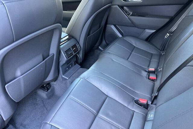 2026 Land Rover Range Rover Velar P250 Dynamic SE
