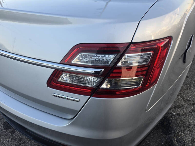2016 Ford Taurus SE