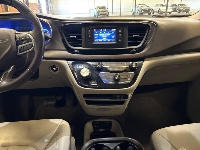2017 Chrysler Pacifica Touring-L