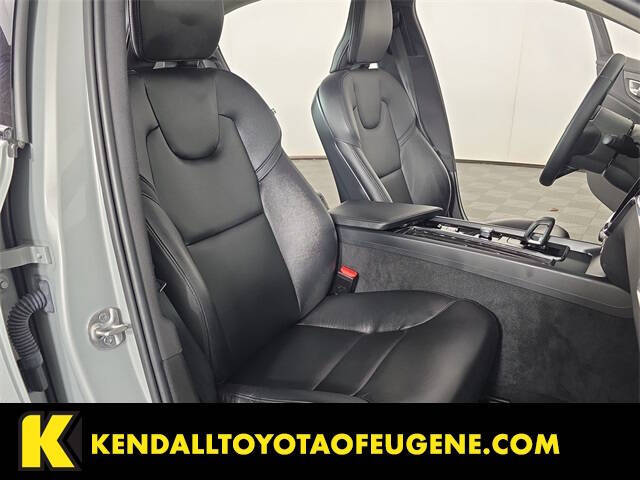 2024 Volvo S60 B5 Core Dark Theme