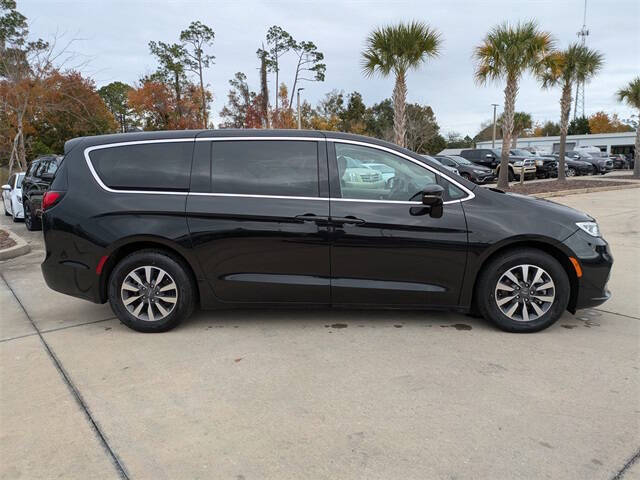 2024 Chrysler Pacifica Plug-In Hybrid Select