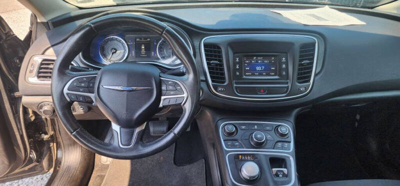 2017 Chrysler 200 LX