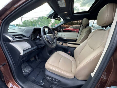 2023 Toyota Sienna XLE 8-Passenger