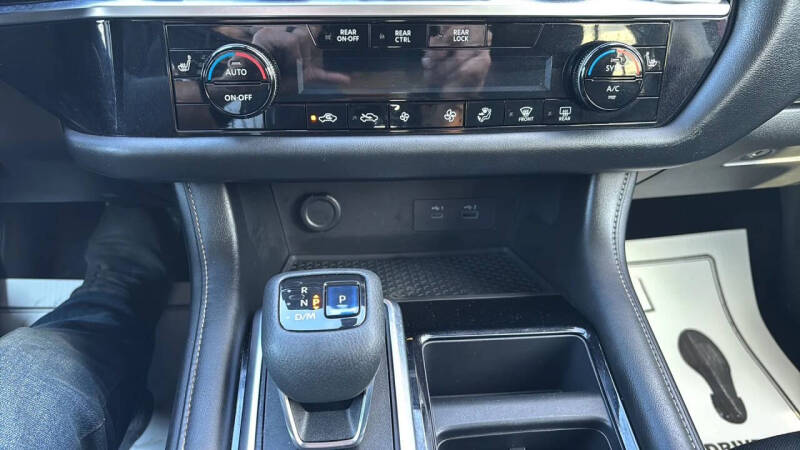 2022 Nissan Pathfinder SV