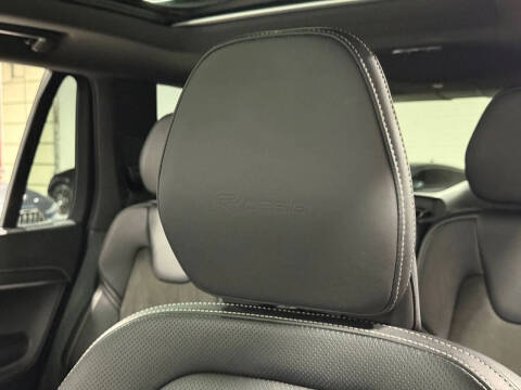 2019 Volvo XC90 T6 R-Design