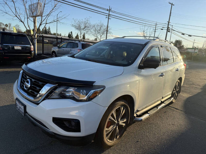 2017 Nissan Pathfinder Platinum