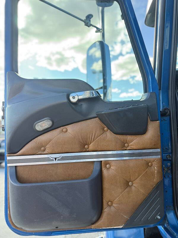 2011 Mack Pinnacle