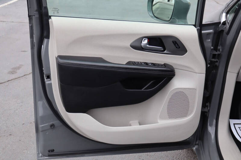 2022 Chrysler Pacifica Touring L
