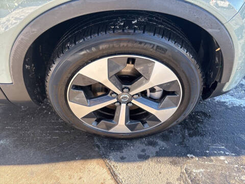 2025 Volvo XC40 B5 Plus Bright Theme