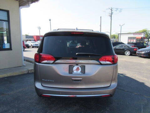 2017 Chrysler Pacifica Touring-L