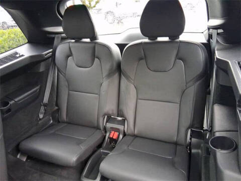 2020 Volvo XC90 T6 Momentum 6-Passenger