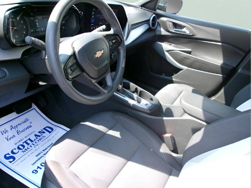 2025 Chevrolet Trax LS