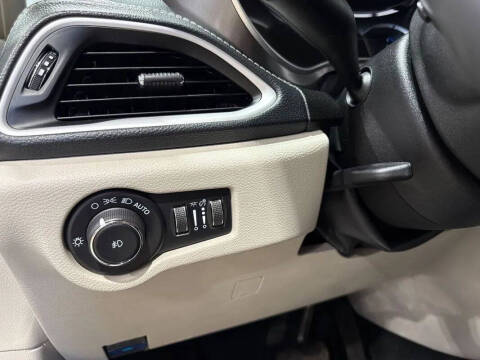 2024 Chrysler Pacifica Plug-In Hybrid Select