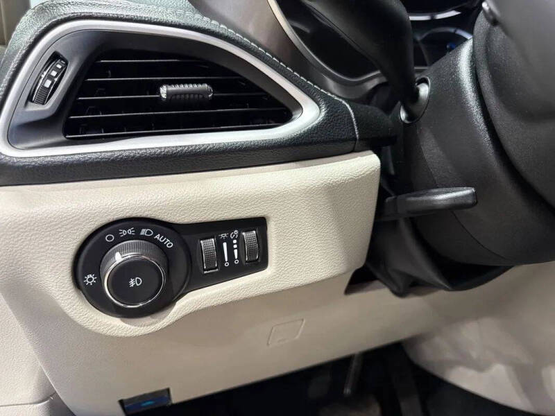 2024 Chrysler Pacifica Plug-In Hybrid Select