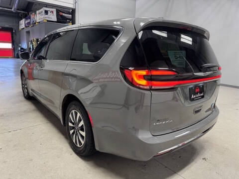 2022 Chrysler Pacifica Hybrid Touring L