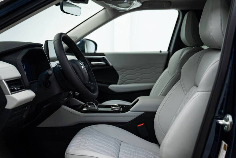 2025 Mitsubishi Outlander PHEV SEL