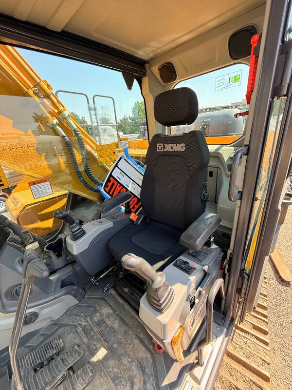 2023 XCMG XE300U