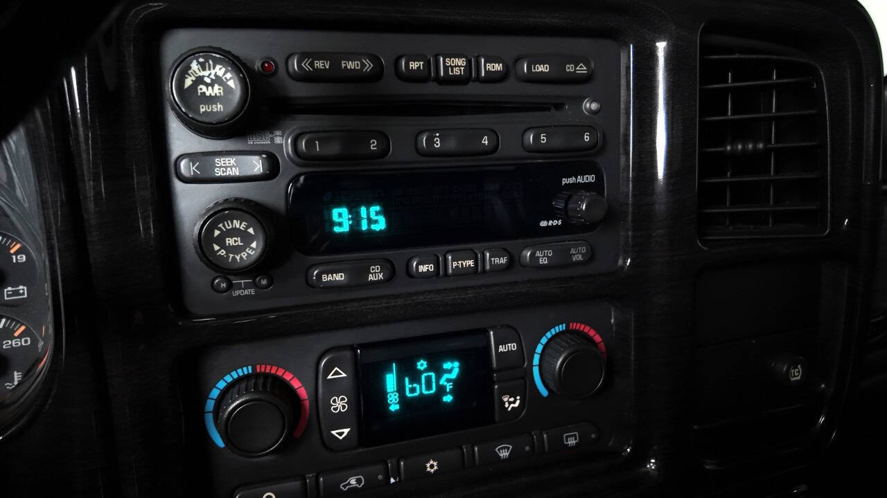 2004 Chevrolet Avalanche 30