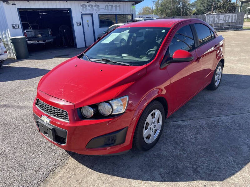 2013 Chevrolet Sonic LS photo 2