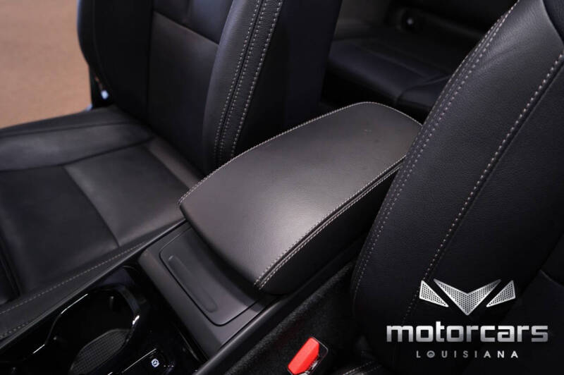2024 Volvo XC40 B5 Plus Dark Theme