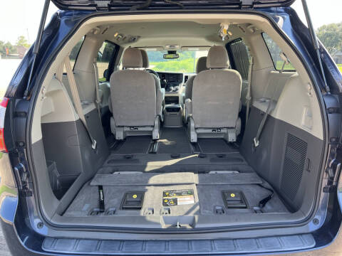 2020 Toyota Sienna LE 7-Passenger