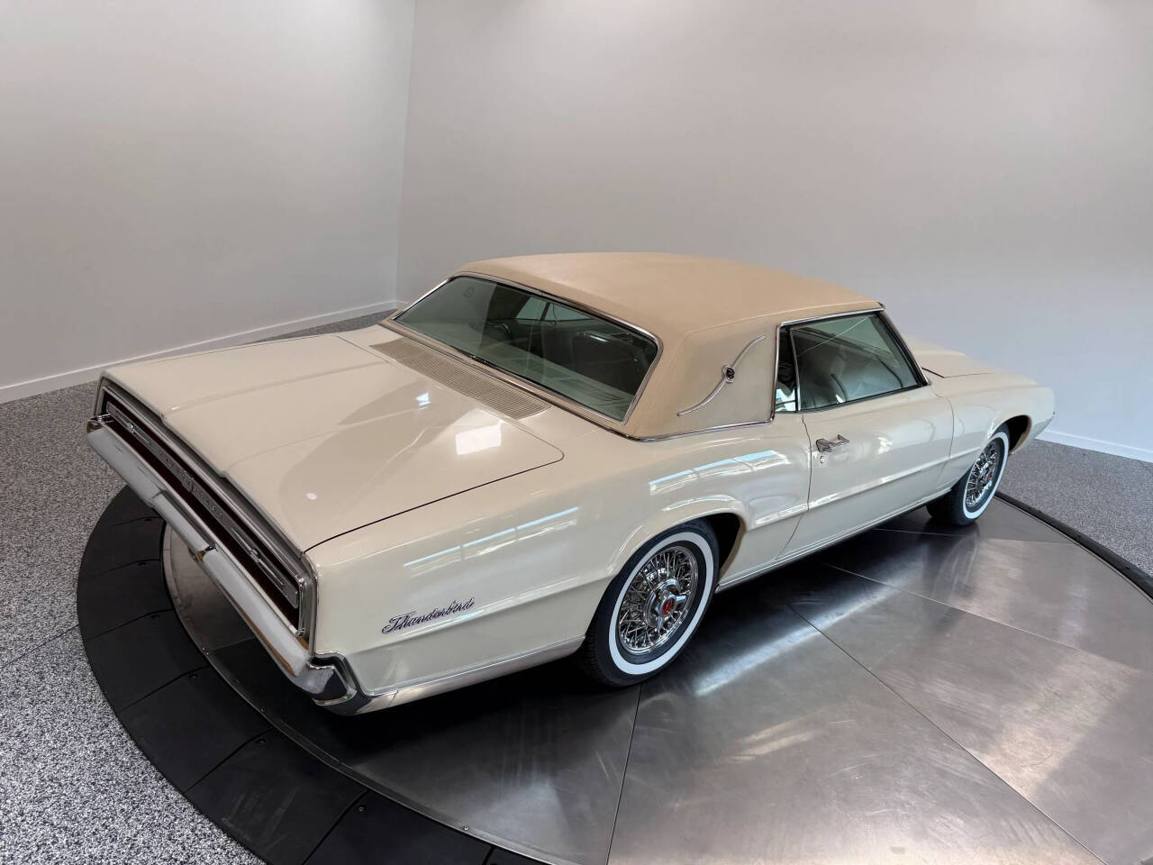 1967 Ford Thunderbird 20