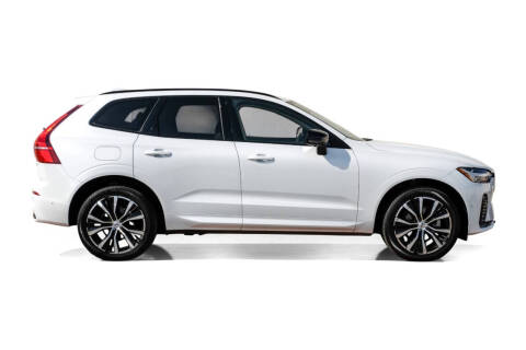 2023 Volvo XC60 B5 Ultimate Dark Theme