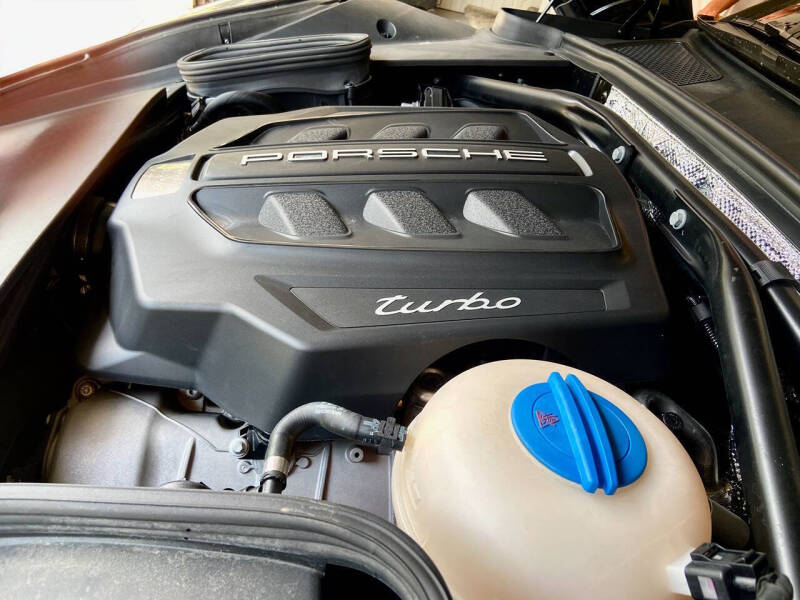 2015 Porsche Macan Turbo