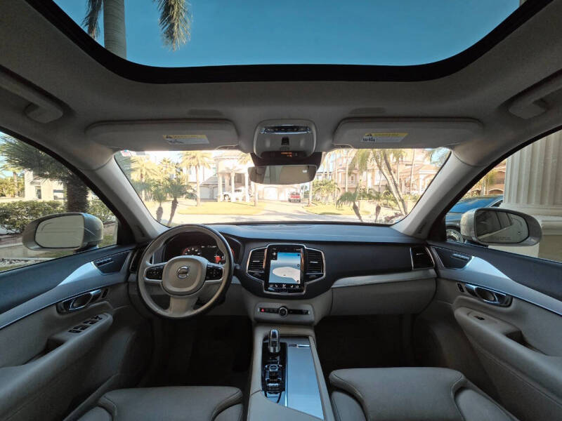 2016 Volvo XC90 T8 eAWD Momentum