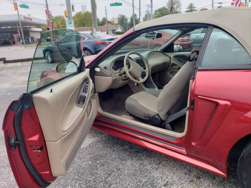 2004 Ford Mustang Deluxe