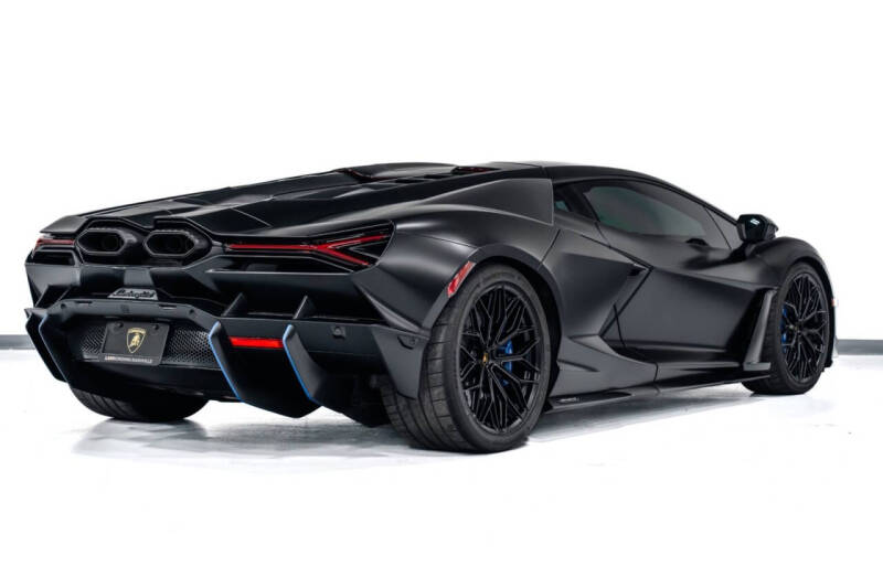 2025 Lamborghini Revuelto