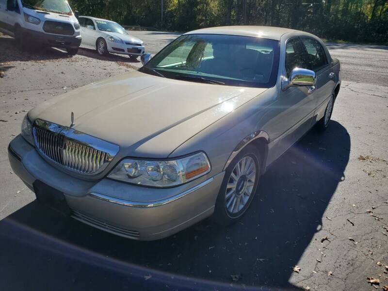 2004 Lincoln Town Car for sale at Mancuso Country Auto in Batavia NY