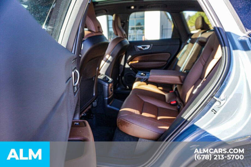 2024 Volvo XC60 Recharge T8 Plus Dark Theme