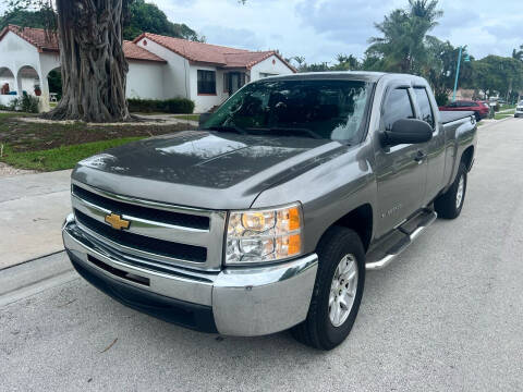 2013 Chevrolet Silverado 1500 for sale at L G AUTO SALES in Boynton Beach FL