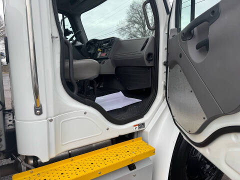 2012 Freightliner M2 106