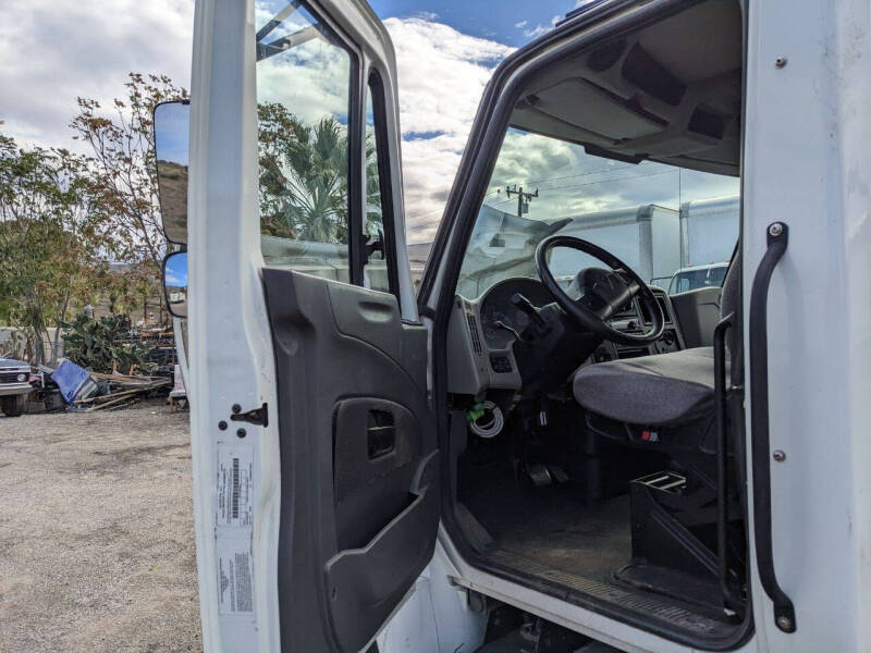 2019 International 4300 24 ft Cab Chassis(CDL)