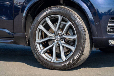 2017 Volvo XC90 T6 Momentum