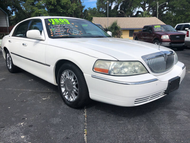 2006 Lincoln Town Car for sale at RIVERSIDE MOTORCARS INC - South Lot in New Smyrna Beach FL