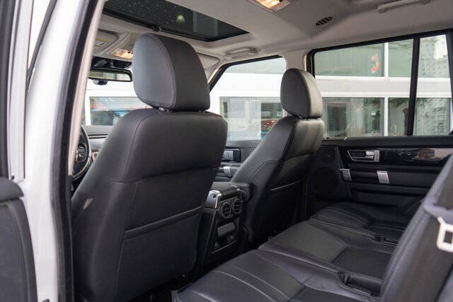 2016 Land Rover LR4 25