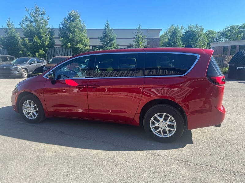 2025 Chrysler Pacifica Select