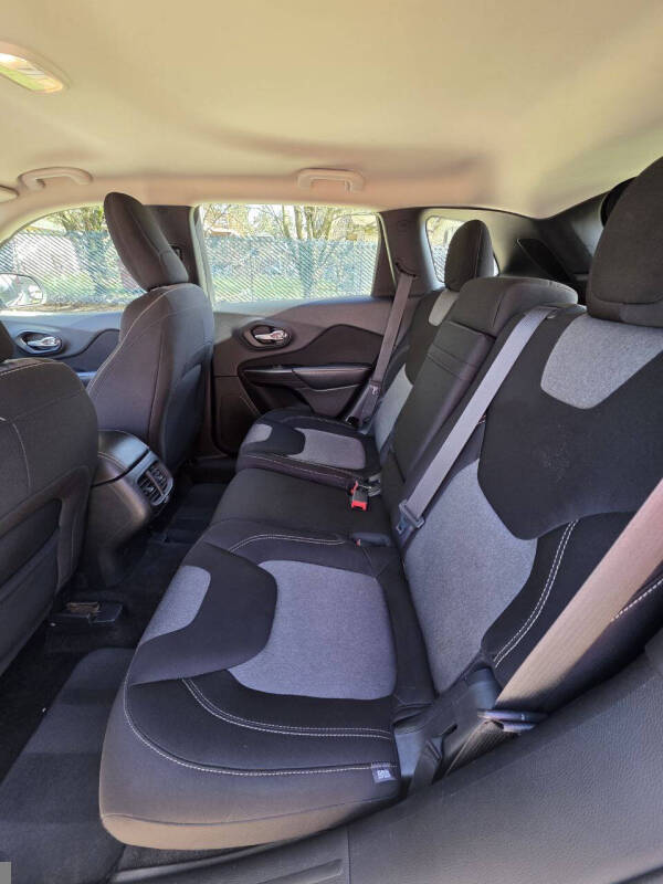 2015 Jeep Cherokee Sport