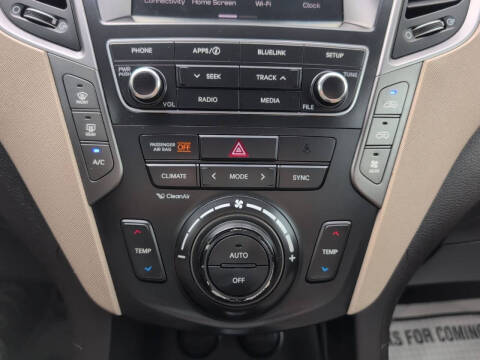 2017 Hyundai Santa Fe SE