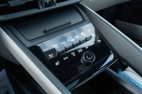 2025 Porsche Macan 4S Electric