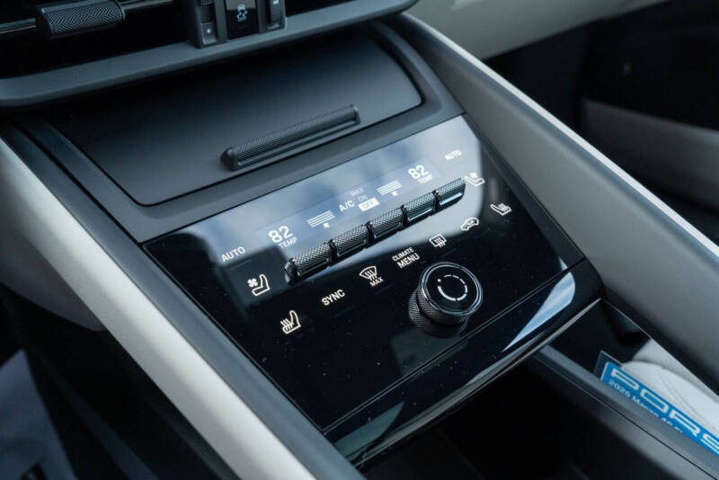 2025 Porsche Macan 4S Electric