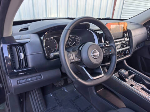 2022 Nissan Pathfinder SV