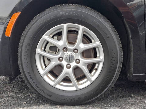 2023 Chrysler Voyager LX