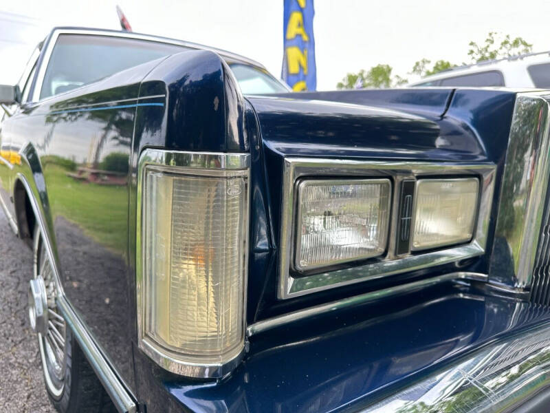 1989 Lincoln Town Car for sale at JACOB'S AUTO SALES in Kyle TX