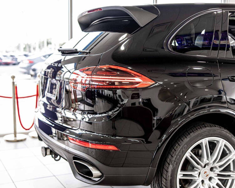 2017 Porsche Cayenne Platinum Edition