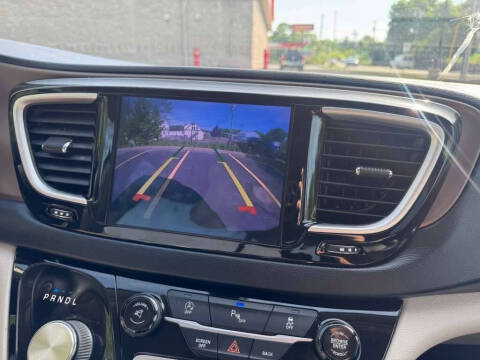 2017 Chrysler Pacifica Touring-L