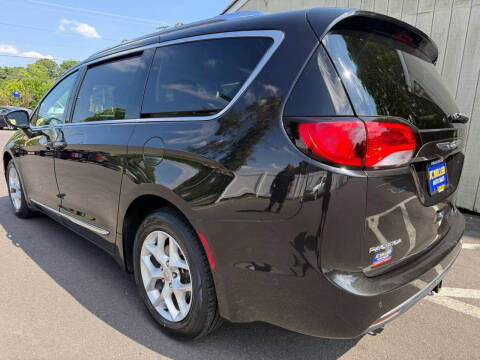 2017 Chrysler Pacifica Touring-L Plus